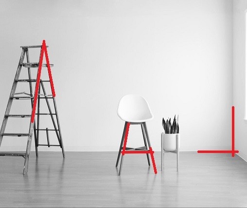Habitación con escalera, silla y mesa con ángulos marcados en rojo